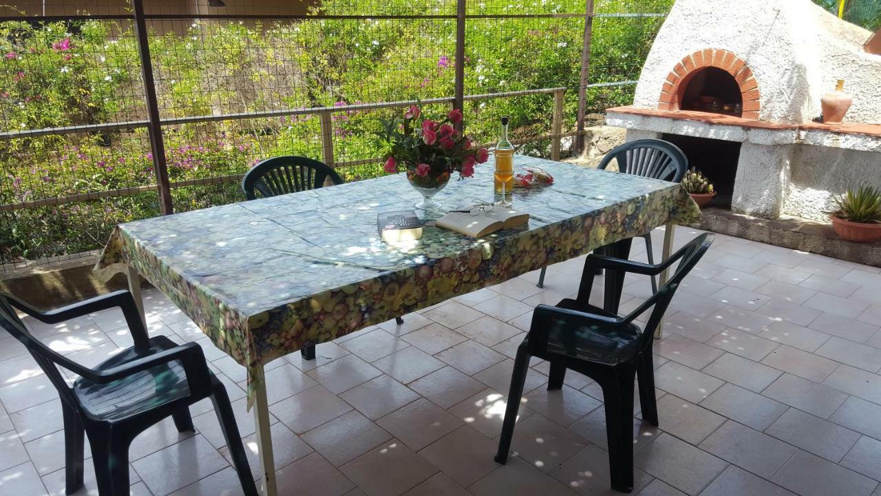 Appartamento Bouganville Magomadas Exterior foto